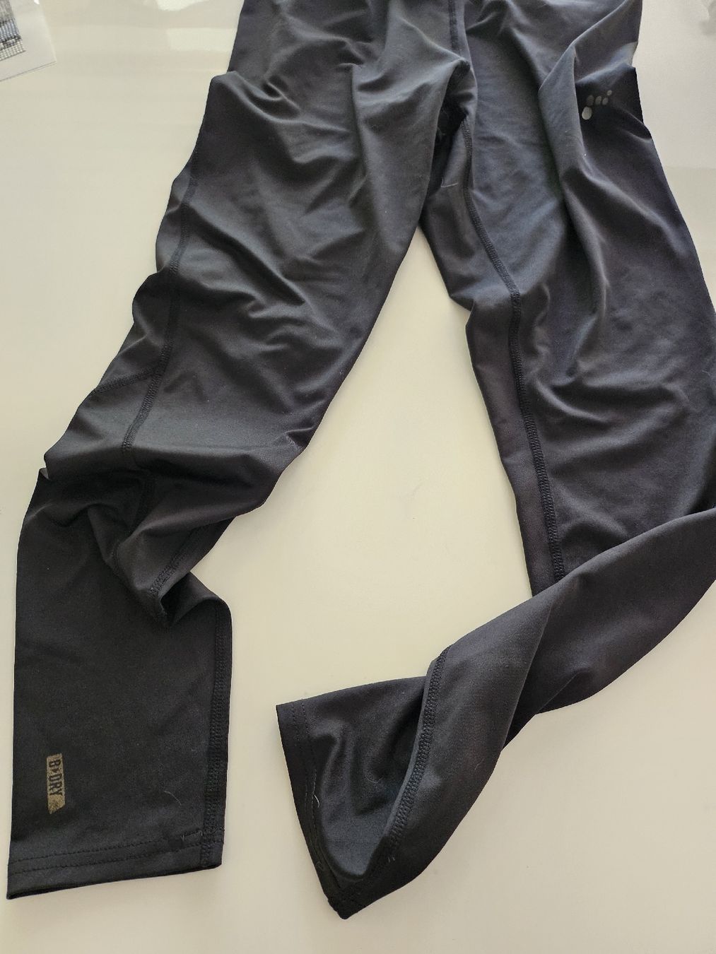 Leggings: leggings – Usato da Dietlikon venduto da mic_z7ly