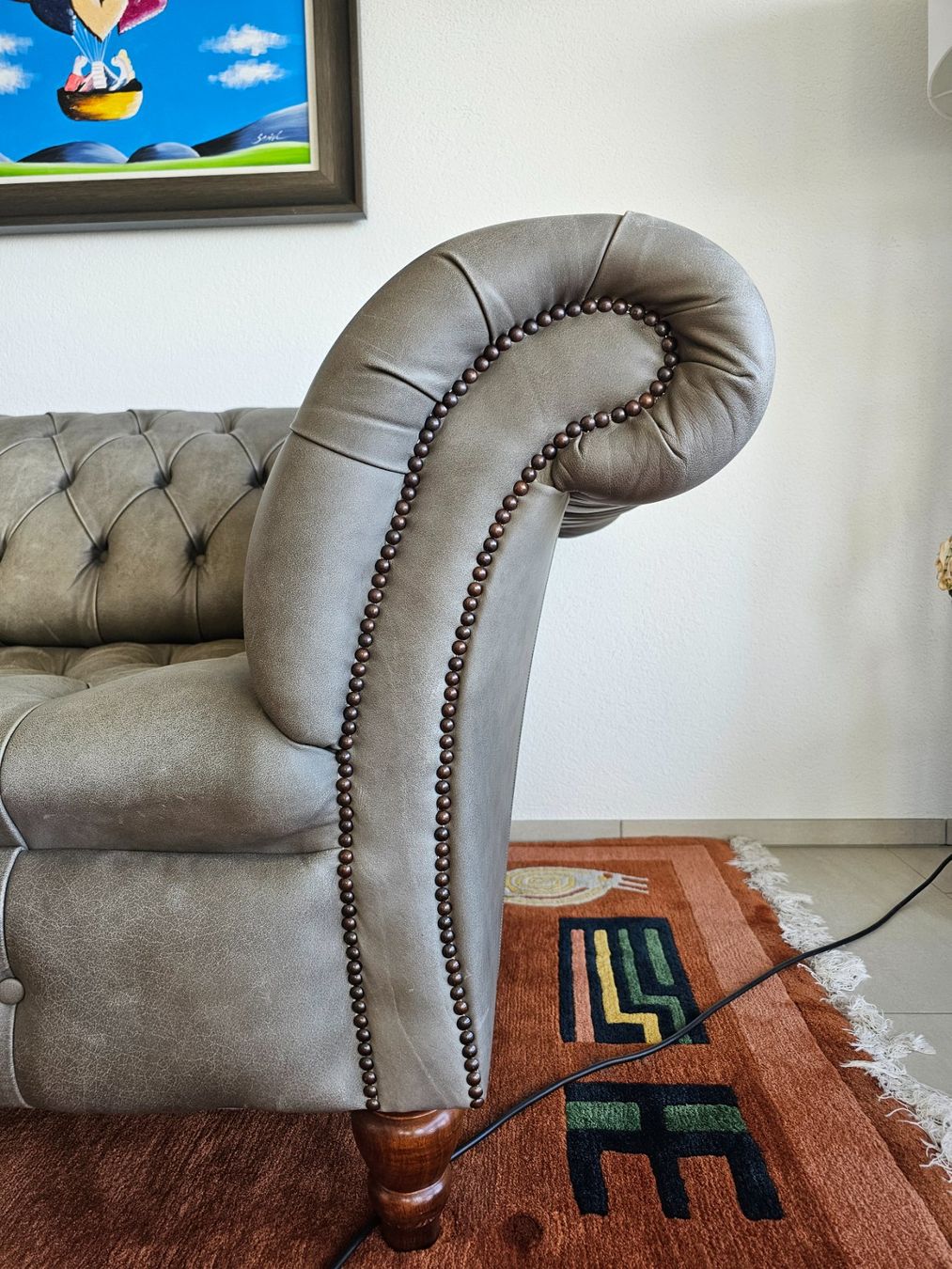 Chesterfield Sofas: Grosses Chesterfield Leder-Sofa, original aus England – Gebraucht aus Luzern von schmuelos 5