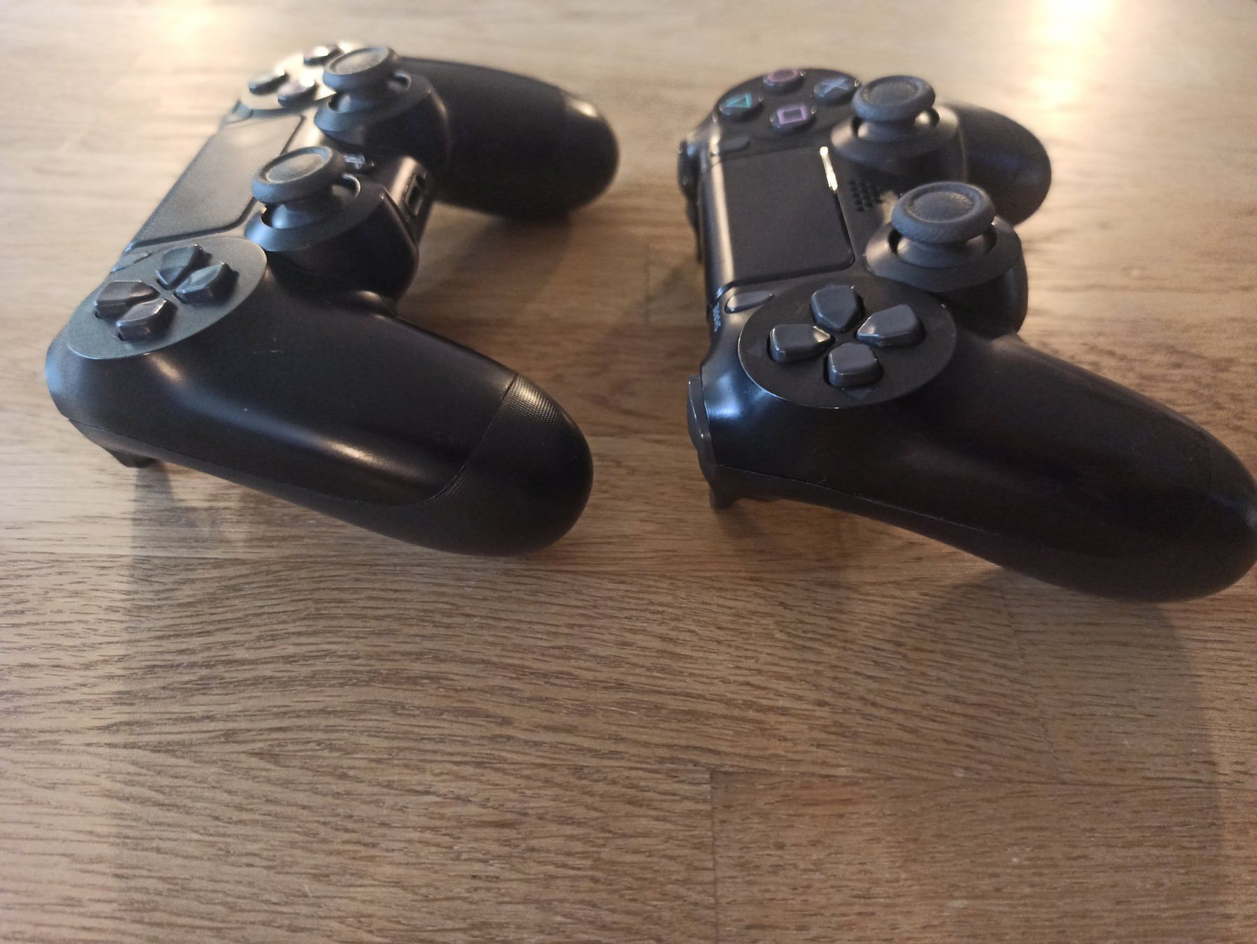 Manettes: 2 x Original Controller Sony PS4 Wireless DualShock 4 V2 – D'occasion à Oberweningen par mar_87mx 4