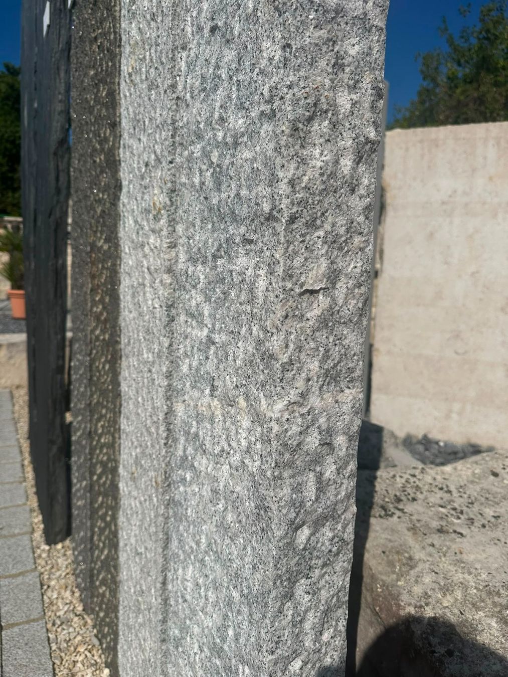 Pietre & tegole: 16 Stk. Palisaden Granit hellgrau / Format 250cmx30cmx8cm – Nuovo e nell'imballaggio originale da Steinmaur venduto da Steinbeisser 2