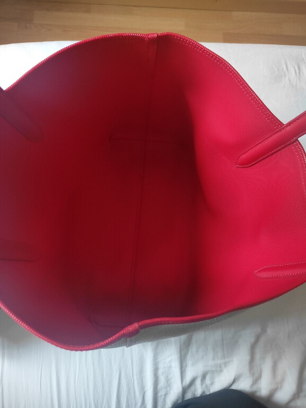 Lacoste Taschen für Damen: Sac cabas Lacoste réversible beige et rouge. – Neu (gemäss Beschreibung) aus Biel/Bienne von Edi5Roli3 2
