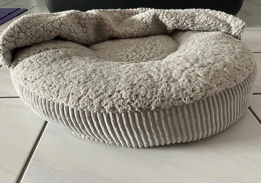 Hundebett Flocke mit Originalbezug und ein Ersatzbezug (Gebraucht) in  Ueberstorf fr CHF 26  mit Lieferung auf Ricardo kaufen