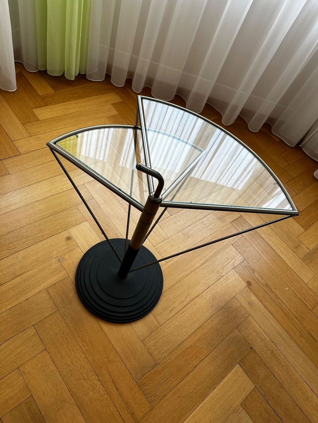 Tavoli: Designer Tisch Ombrello. – Usato da Thun venduto da Eugen 2