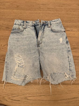 H&M Divided Women's Distressed Denim Shorts - Size 0/32
