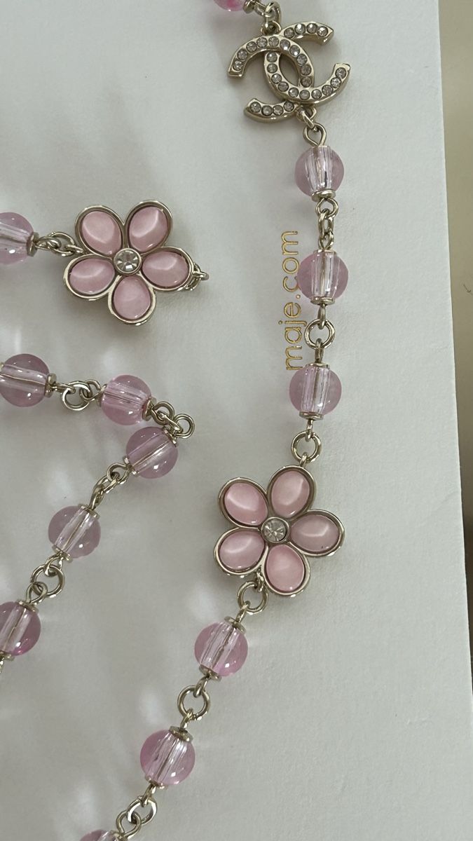Chanel Colliers: Collier Chanel fleurs roses perles – D'occasion à Arzier-Le Muids par kaczuszka 2