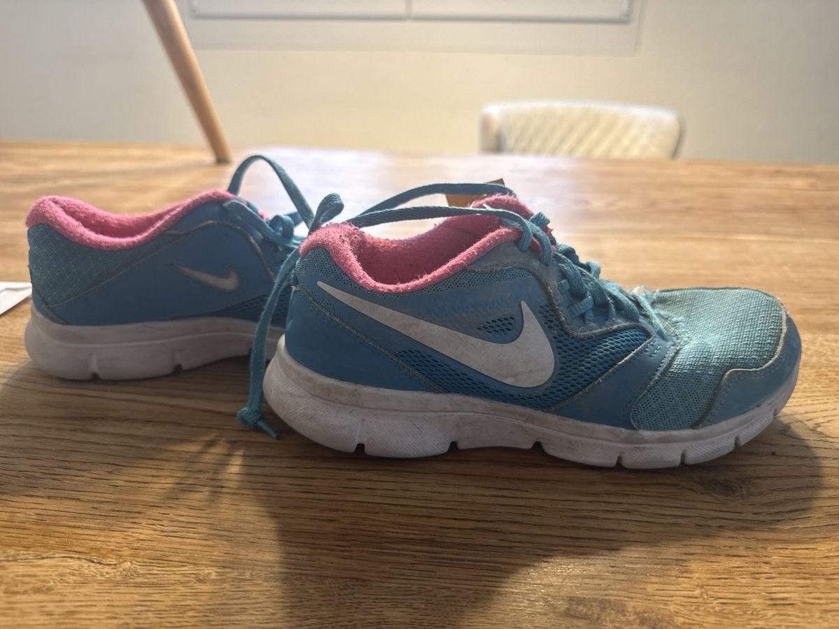 Nike Scarpe per ragazze: Nike zum Austragen – Usato da Buttikon SZ venduto da Kellerabteil
