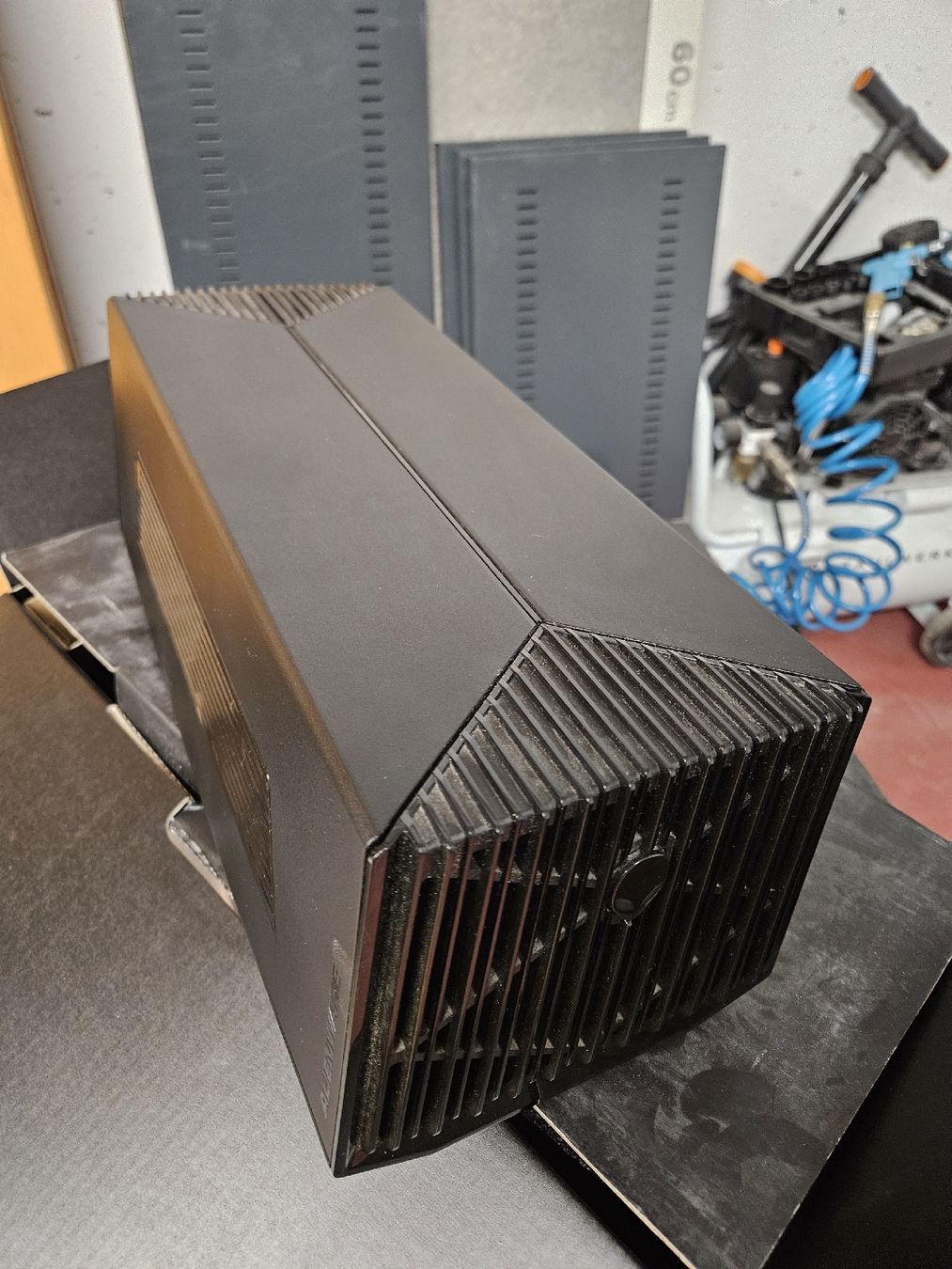 Grafikkarten: Alienware Graphics Amplifier Z01G – Gebraucht aus Güttingen von Watermann6