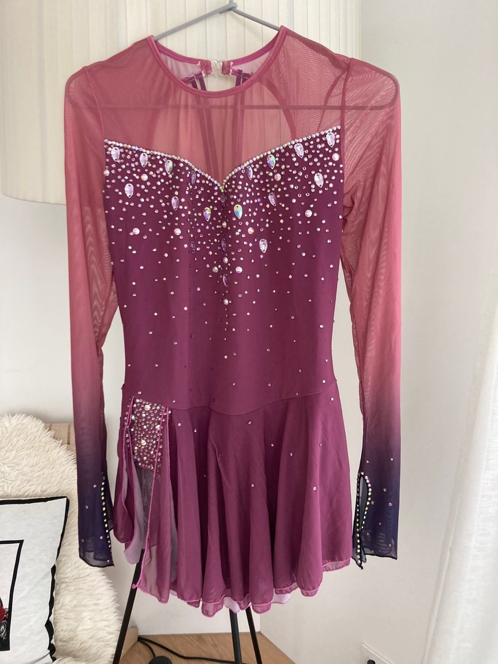 Kleider: Eiskunstlauf Kürkleid – Gebraucht aus Pfäffikon SZ von