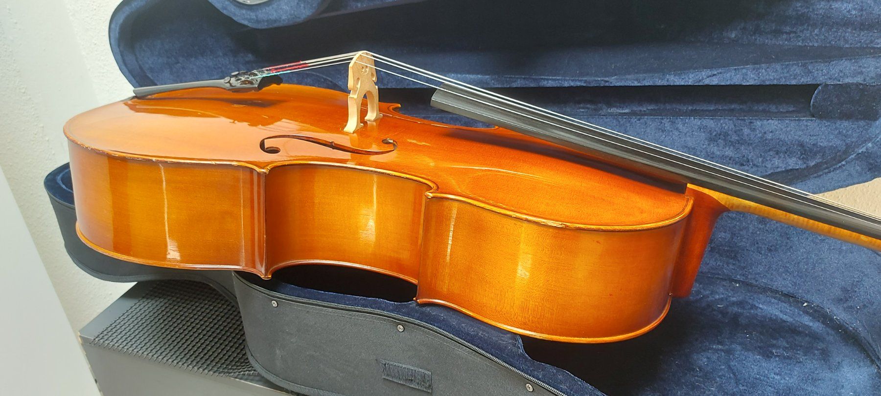 Strumenti musicali: 4/4 Cello Antonius Stradivarius made in germany mit service – Usato da Glattbrugg venduto da Swissmusik 4