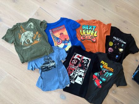 Kleiderpaket Jungen T-Shirts Pulli Jacke diverse Motive