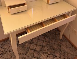 Schminktisch weiss mit Glasplatte