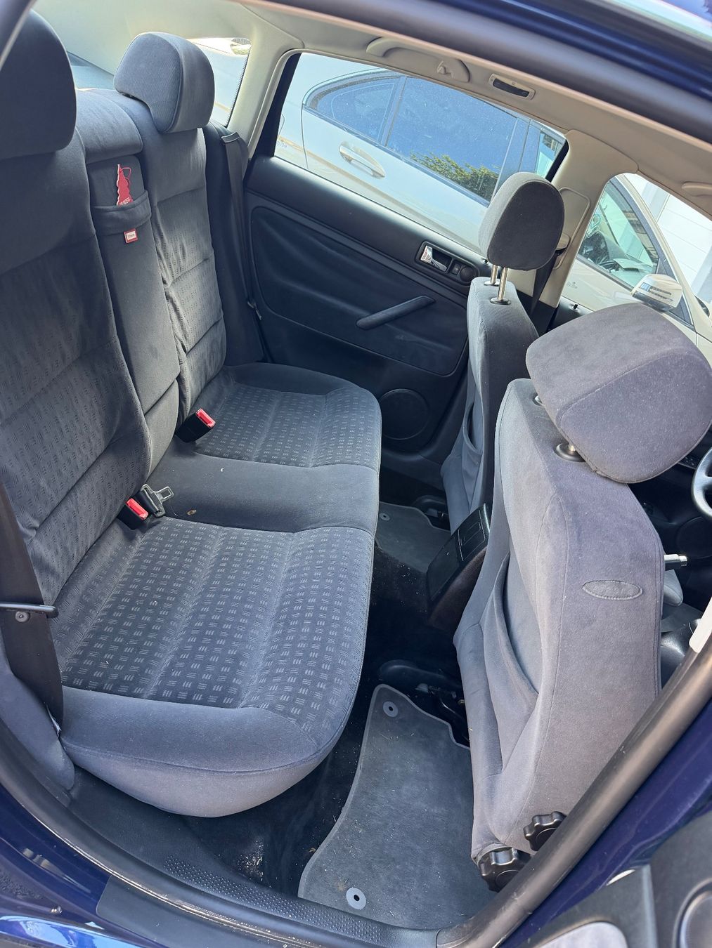 VW Automobili: VW Passat V5 Limousine dunkelblau – Usato da möhlin venduto da platzsimo 4
