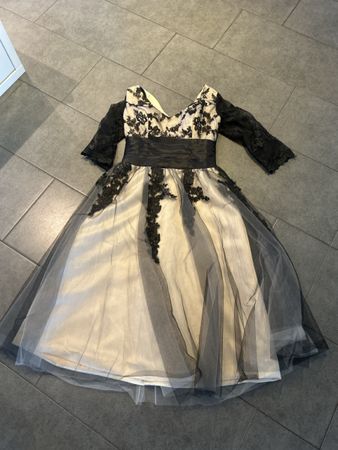 Spitzenkleid Beige/Schwarz Haute Couture Neu Grösse M