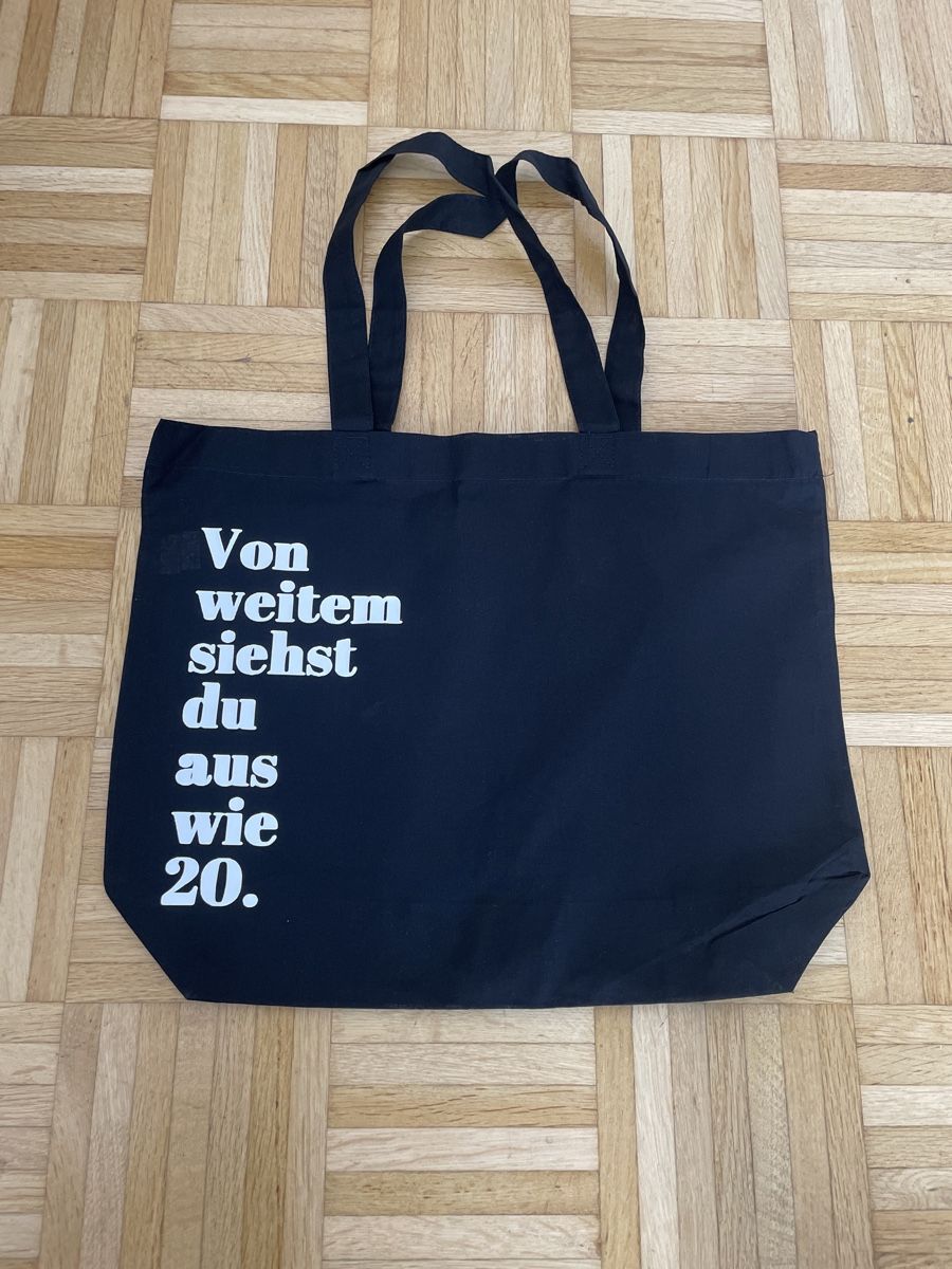 Borse: Schwarze Stofftasche mit Spruch – Nuovo e nell'imballaggio originale da Biel/Bienne venduto da Bolagol9