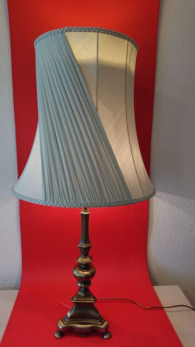 Lampade: Tischlampe mit Messingfuss – Usato da Rorschacherberg venduto da a.mang