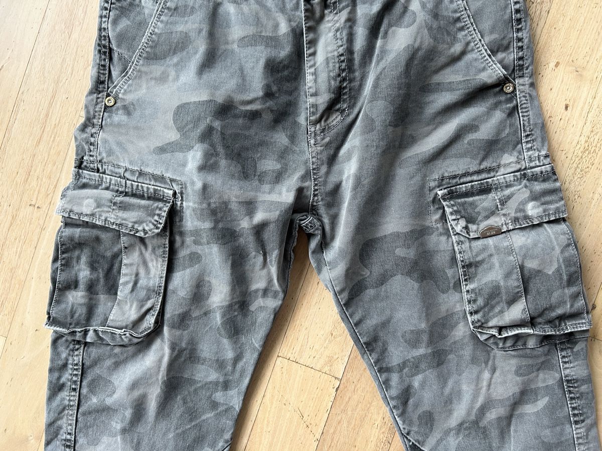 Jeans: Jeans Military Look / Cargo Hose grau Gr. 30 – Usato da St. Urban venduto da uschi73 3