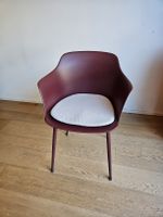 Stuhl Bordeaux mit Polster Sitz und Metallfuss guter Zustand