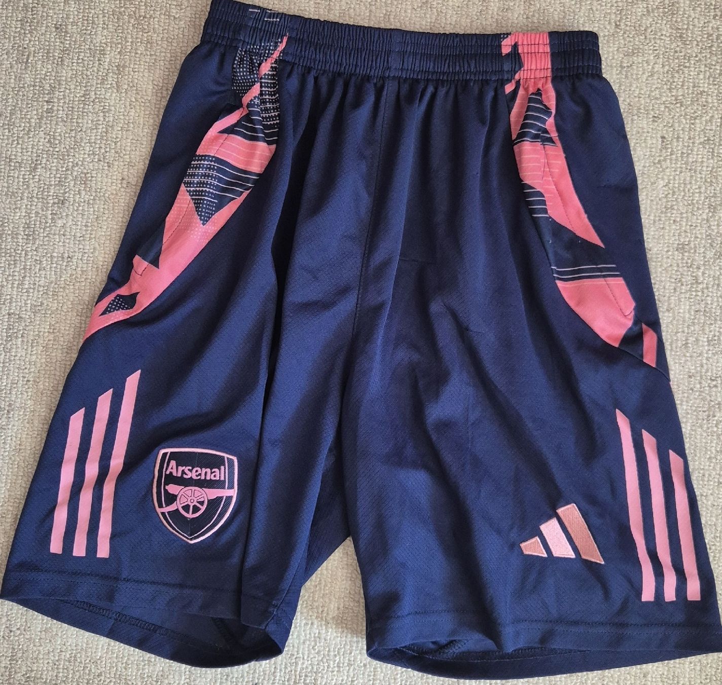 Adidas Pantaloni: Arsenal Trainigsshorts dunkelblau Grösse L – Usato da Spiegel b. Bern venduto da ast_dp6f