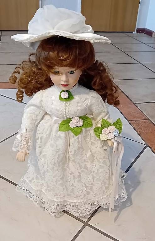Bambole: Puppe "Sophie" 45 cm mit Puppenständer – Usato da Känerkinden venduto da Bdegen