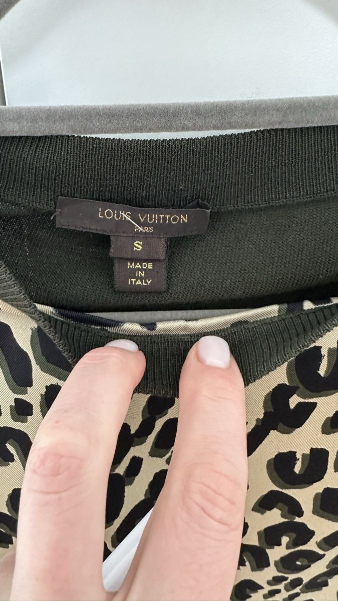 Louis Vuitton Tops: Louis Vuitton Leopard Print Top, size S, Excellent Condition – Neuf (Voir description) à Küssnacht am Rigi par hor_dpb7 2