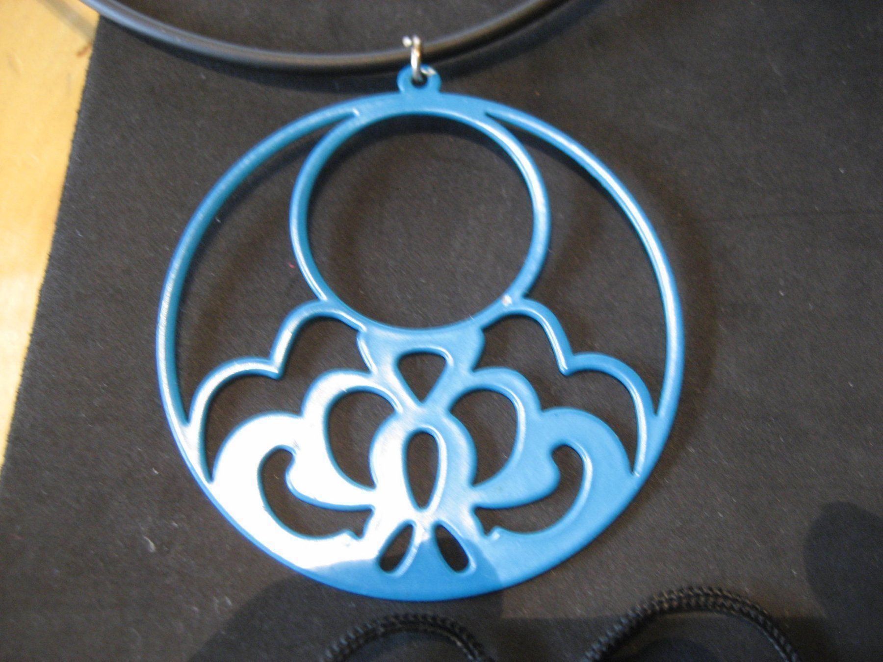 Autres bijoux: Lot 3 colliers + boucles d'oreille – D'occasion à Delémont par marryb 1