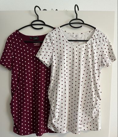 2 tolle Umstandsshirts, gepunktet, beere & weiss