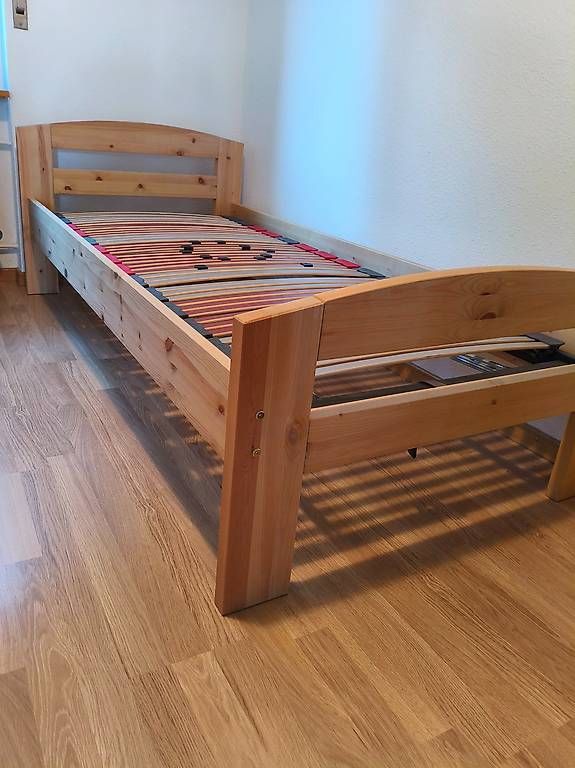 Lits: Bett mit Lattenrost – D'occasion à Bellach par JamesonX 1