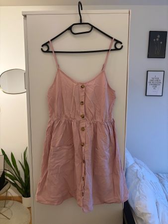 Hübsches rosa Leinenkleid