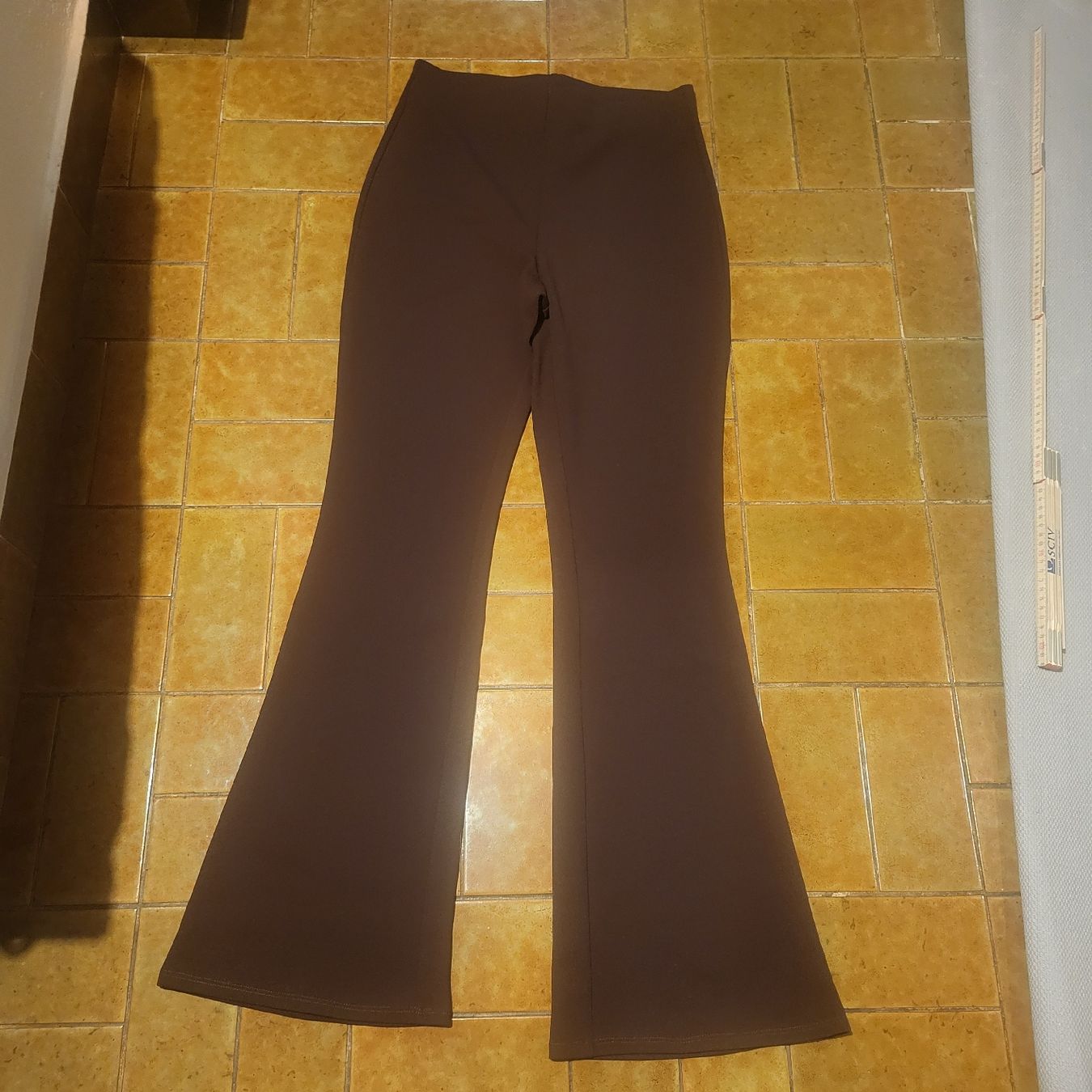 Pantaloni: Pantalon brun H&M – Usato da Sion venduto da Oonathoo