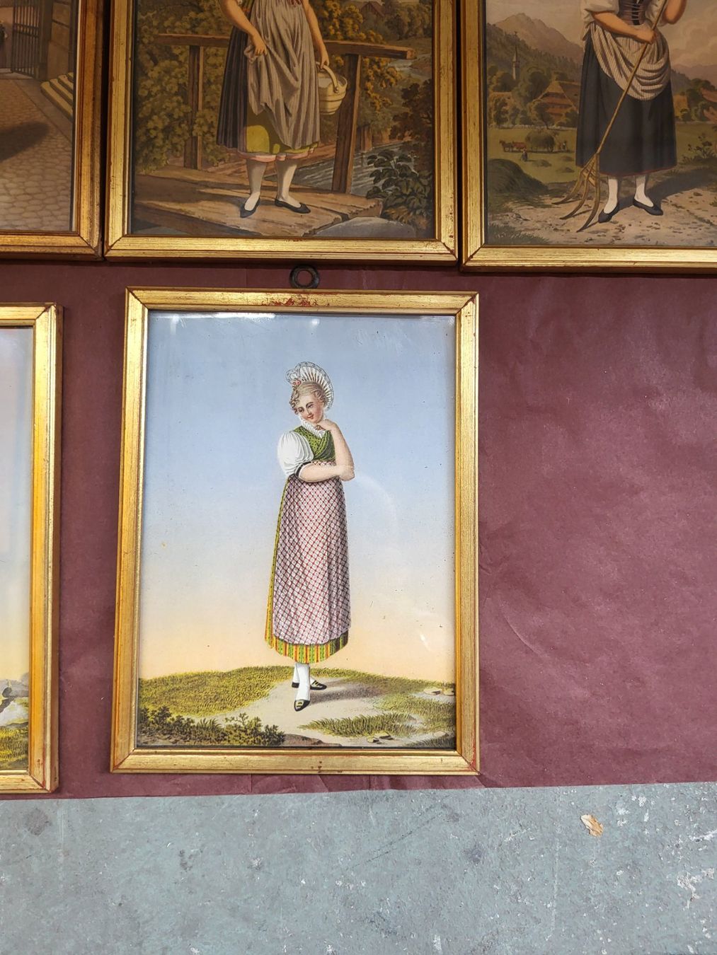 Foto & Immagini: 6 gerahmte Offsetdruck-Bilder verschiedene Trachten – Usato da Diessenhofen venduto da Osio 5