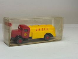 GB3-  Wiking Büssing 8000 Tankwagen Shell