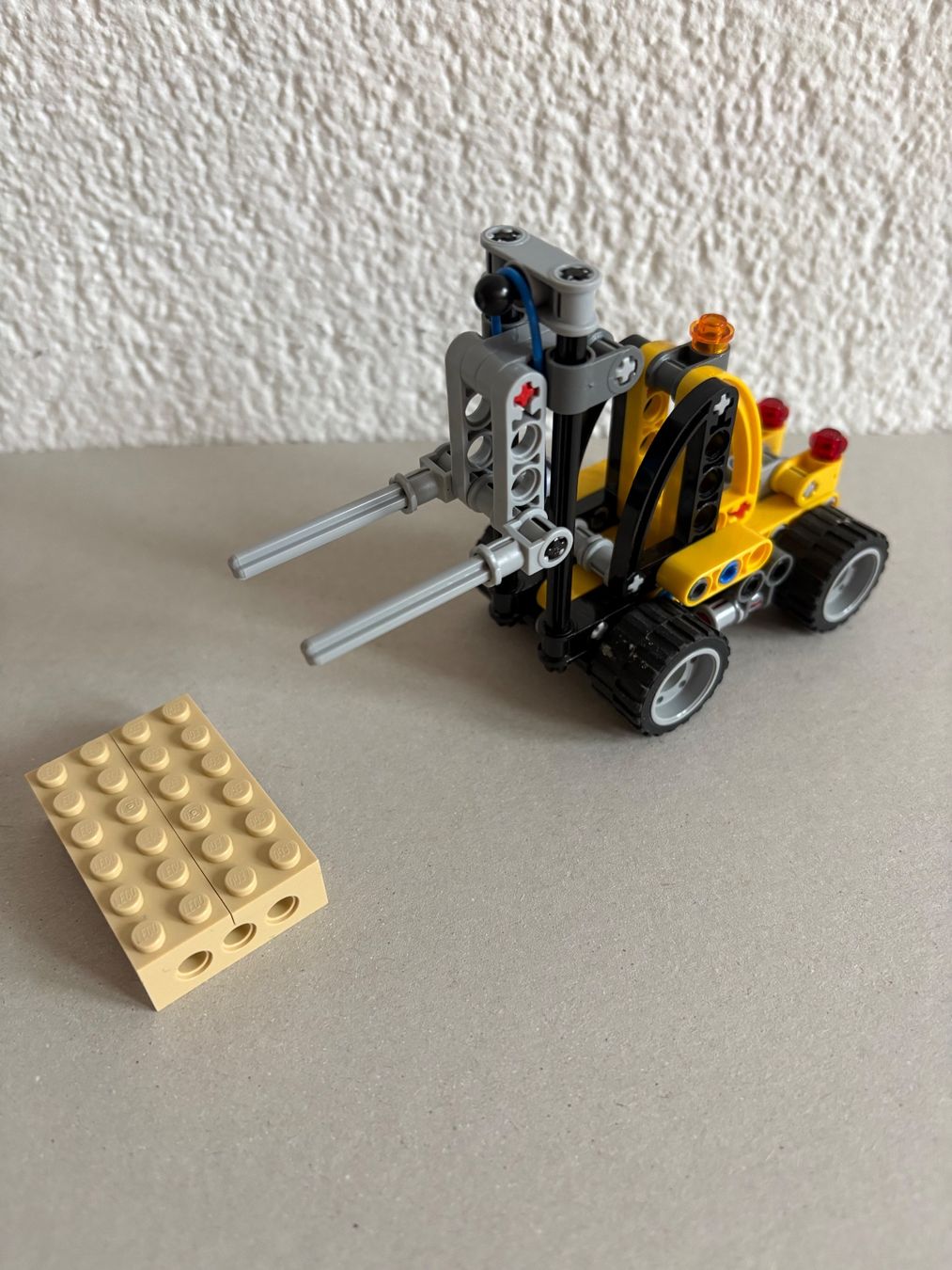Lego Giocattoli: LEGO Technic Mini Forklift 8290 – Usato da Wollerau venduto da per_q7wn 2