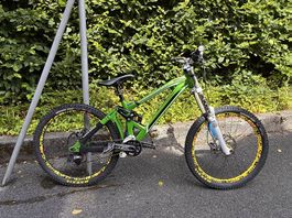 Downhill Mondraker Summum