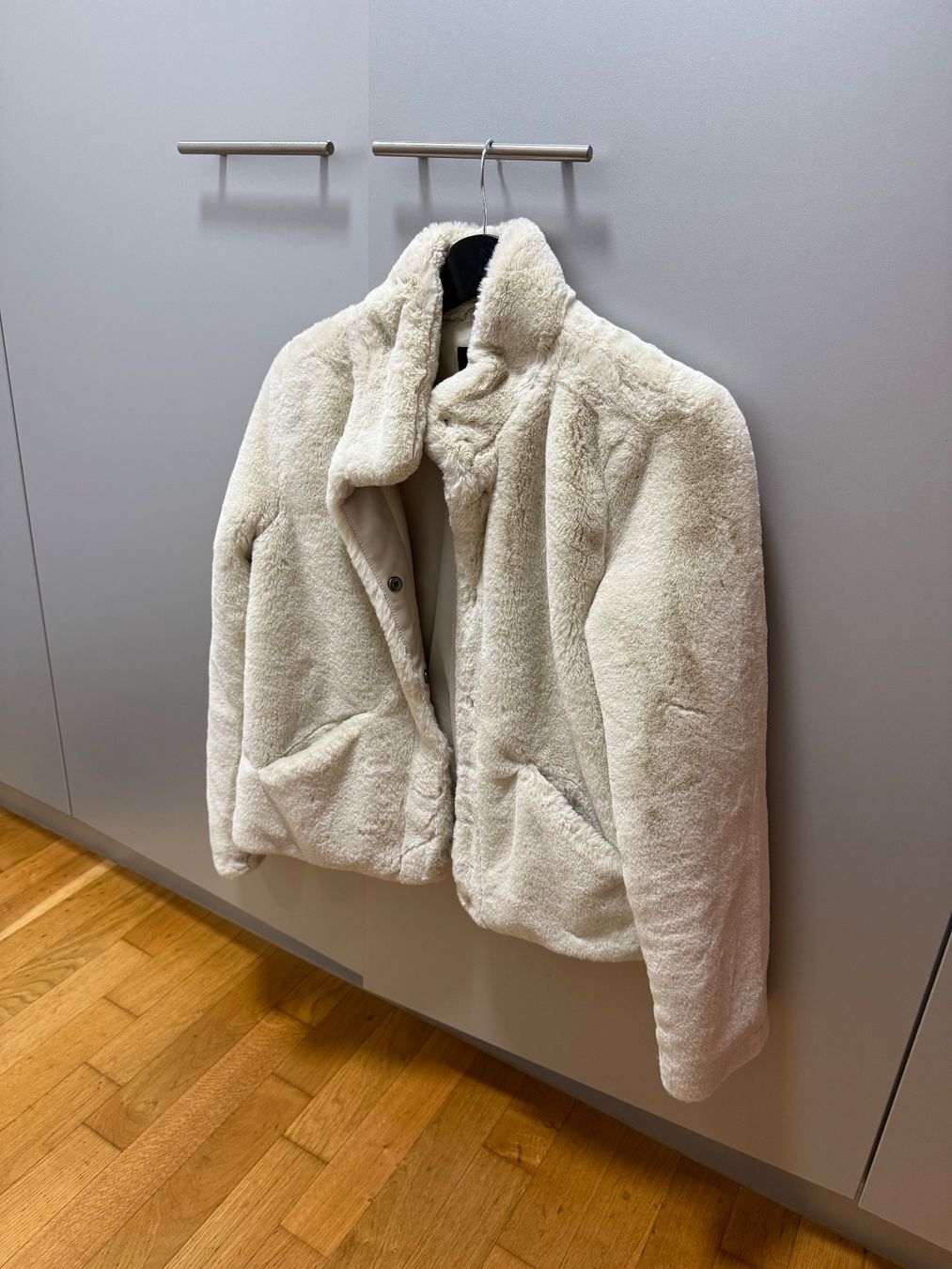 Lotti di vestiti: Grösse Kleiderpaket mit zwei Jacke Gr. S – Usato da Wetzikon ZH venduto da Em_Sa 4