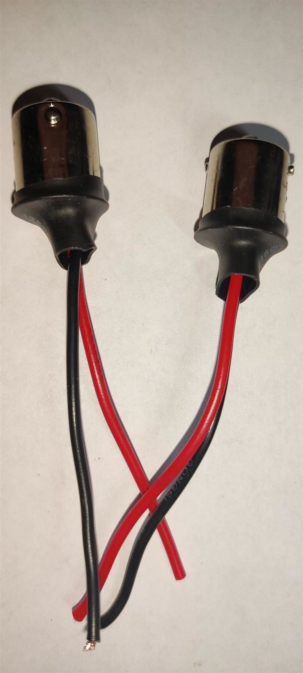 Tutti pezzi di ricambio auto: Adaptersocket  BA15s mit Kabel – Nuovo (secondo la descrizione) da Wohlen AG venduto da Rianxo