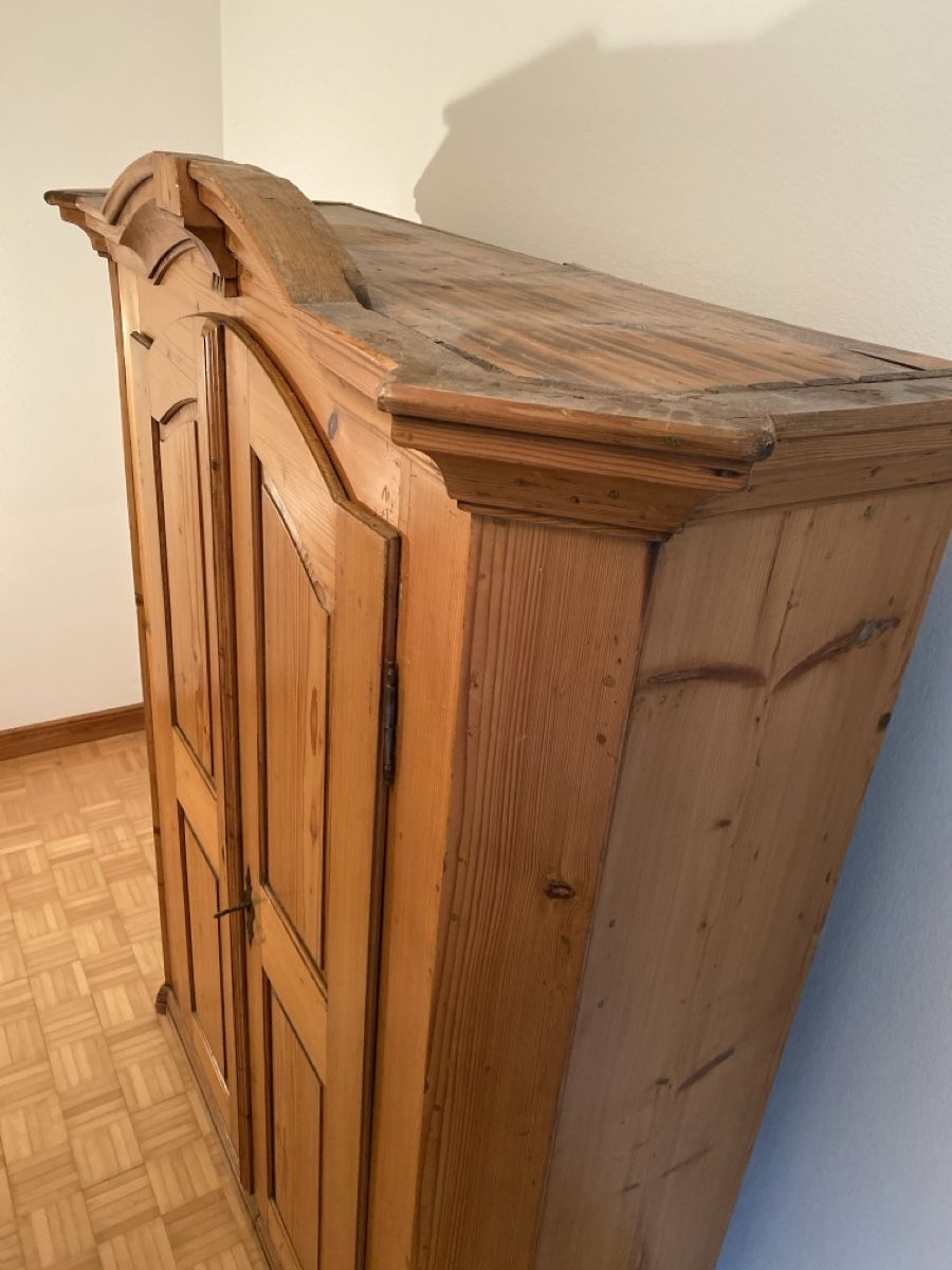 Armadi: Schrank – Usato da Luzern venduto da Gustav-33 2