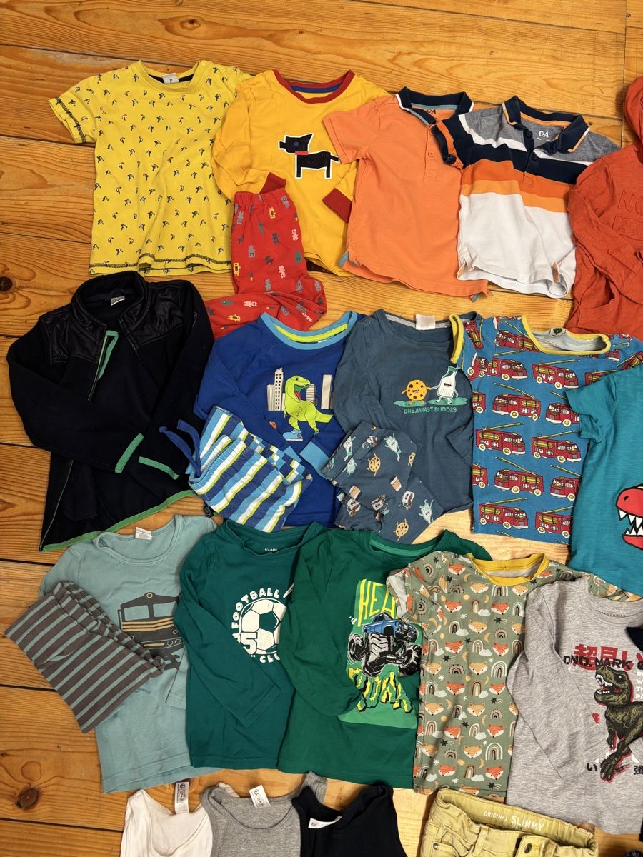 Lotti & Set di vestiti: Kleiderpaket Jungs, Grösse 98/104 – Usato da Büren an der Aare venduto da Nikito2001 1