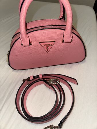 Guess Handtasche.Rosa letzter Preis 25fr.-!!
