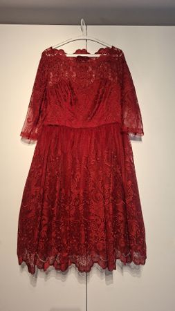 Cocktailkleid aus Spitze von Chi Chi London