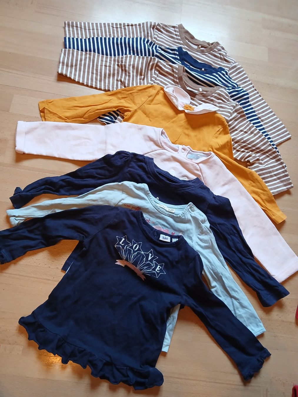 Lotti & Set di vestiti: 12x Oberteil Grösse 74 – Usato da Bremgarten AG venduto da Finoae