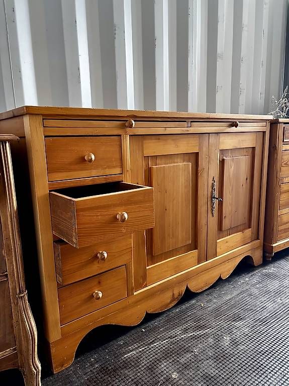 Büffets: Buffet enfilade en pin massif, style rustique – Gebraucht aus Lausanne von ber_y9vl