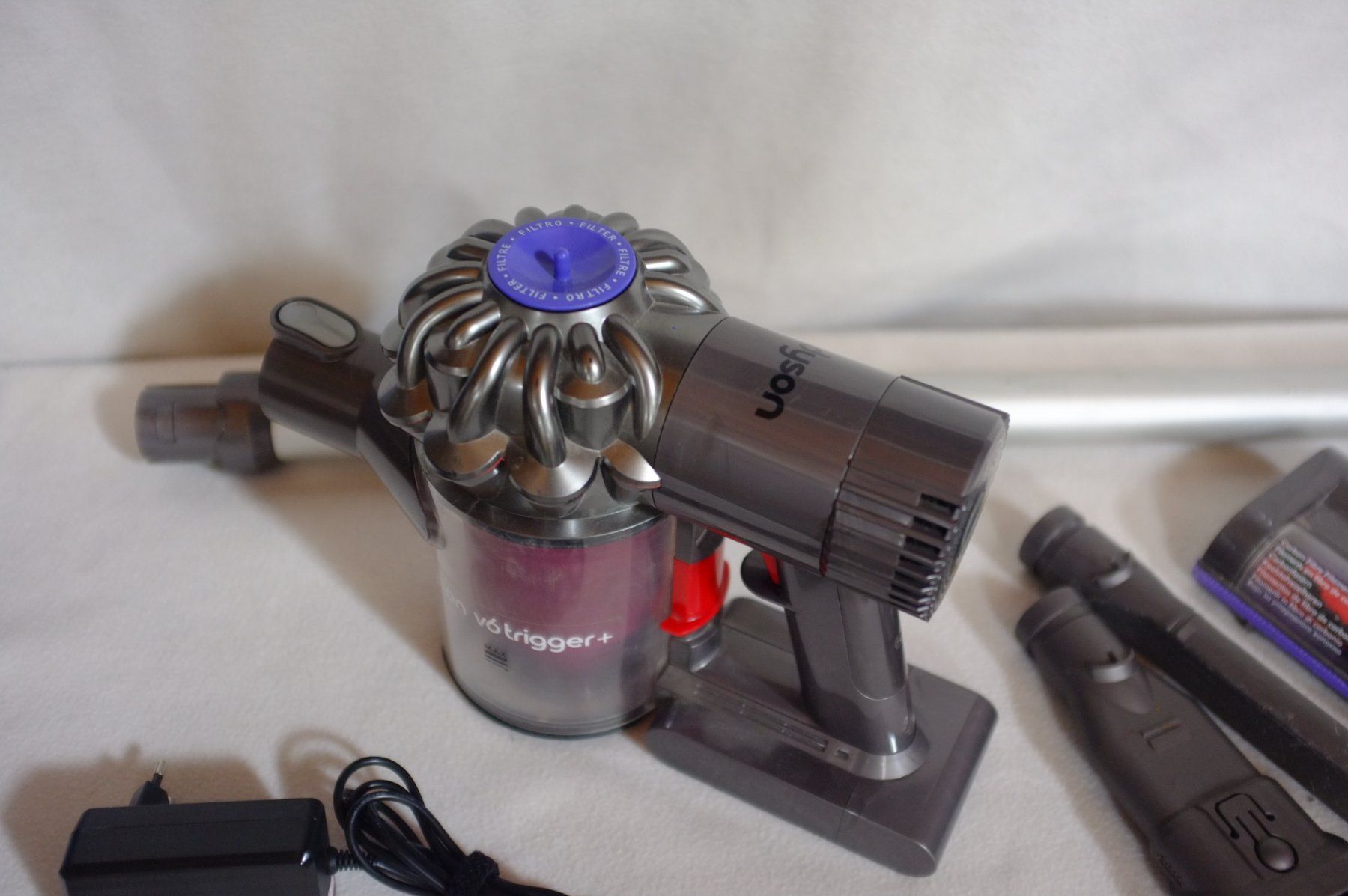 Dyson Staubsauger & Zubehör: Dyson V6 trigger + – Gebraucht aus Ennenda von HOLMEX 2