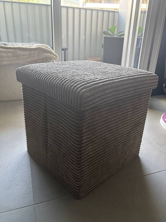Truhen: Pouf Coffre Pliable rangement taupe – Gebraucht aus Conthey von arn_bv7m