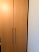 Geräumiger, funktionaler Kleiderschrank mit 2 Türen in einem