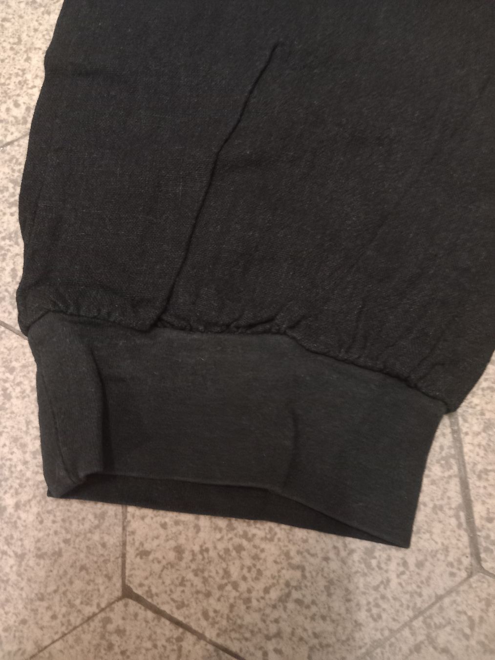 Pantaloni: Pantalon noir en lin et viscose taille élastique – Usato da Faoug venduto da per_kp6r 2