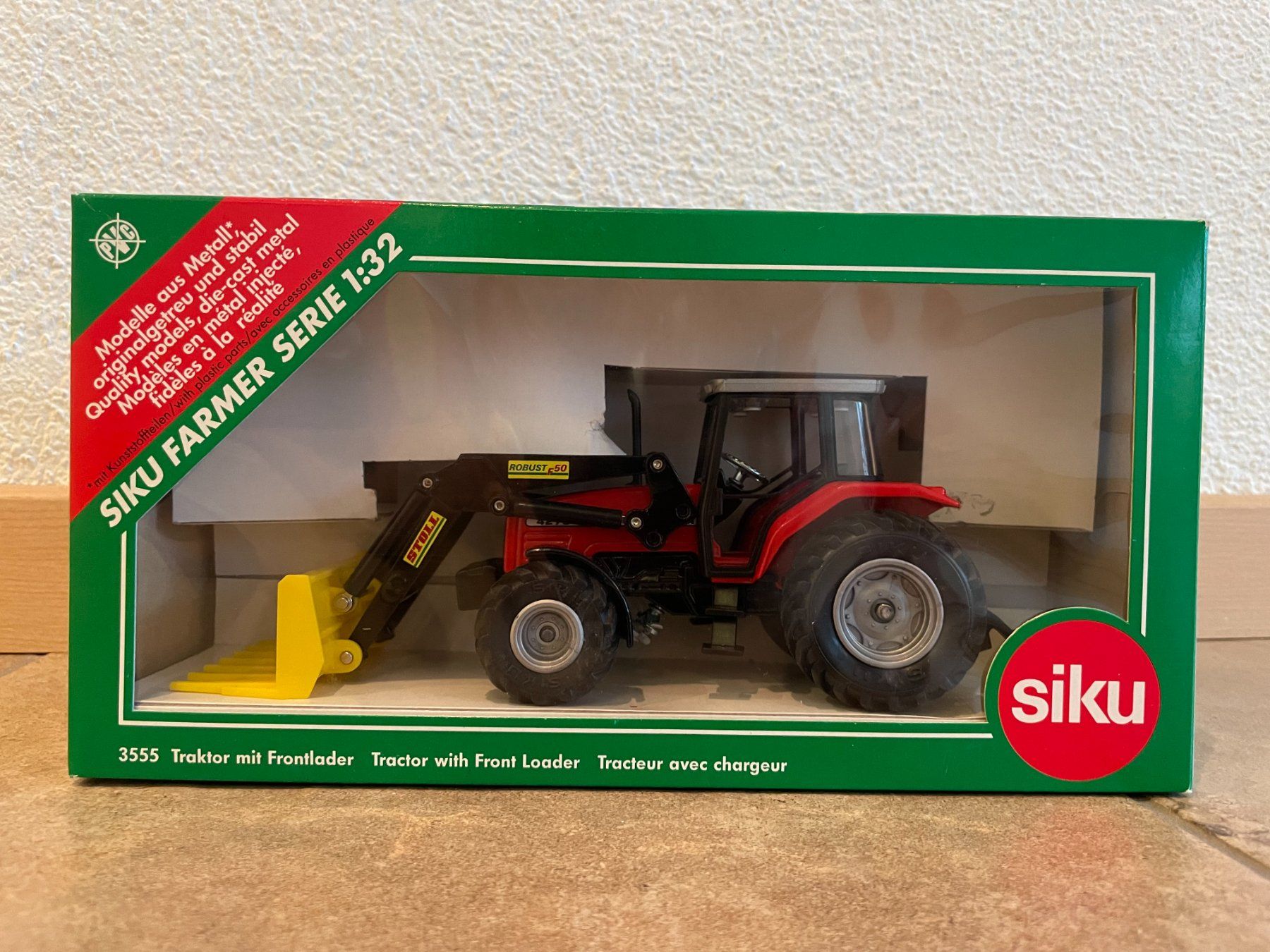 Massey Ferguson Trattori: SIKU Massey Ferguson 4270 mit Stoll Frontlader – Nuovo e nell'imballaggio originale da Kreuzlingen venduto da Stefan1150 5