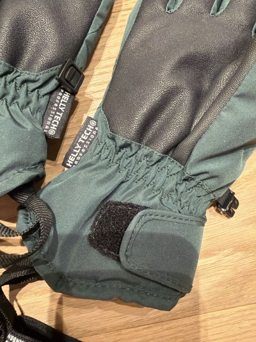 Helly Hansen Kinderhandschuhe: Helly Hansen Kinder Winterhandschuhe, Gr. S, Top Zustand! – Gebraucht aus Ennetbaden von Katiusia 1