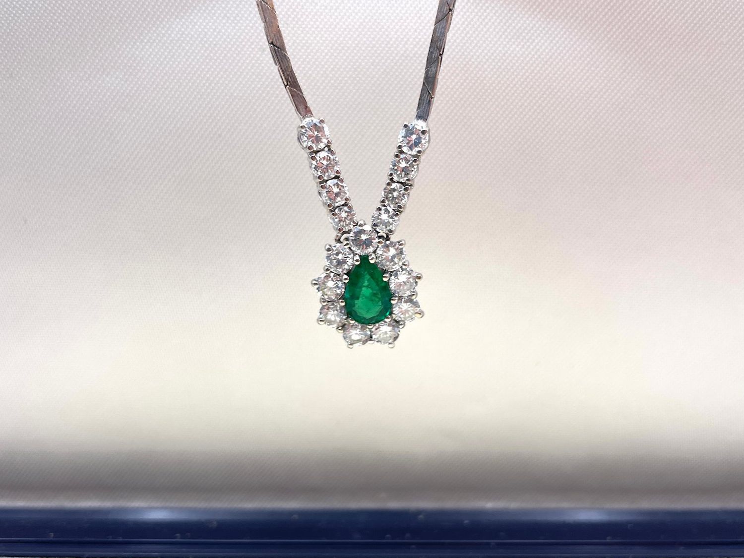 Catenine: Wunderschönes Weissgold-Collier mit echtem Smaragd – Usato da Birmensdorf ZH venduto da Swiss-Sell750 7