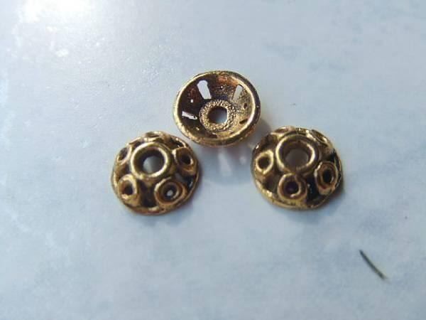 Perle (finte): Perlkappe  rund altvergoldet    9 mm – Nuovo (secondo la descrizione) da Alpnachstad venduto da perlengaby 1