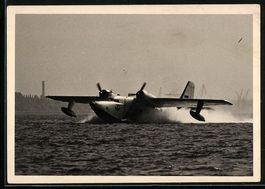 Wasserflugzeug Albatros auf dem Wasser